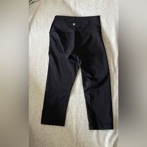 LULULEMON CAPRI LEGGINGS